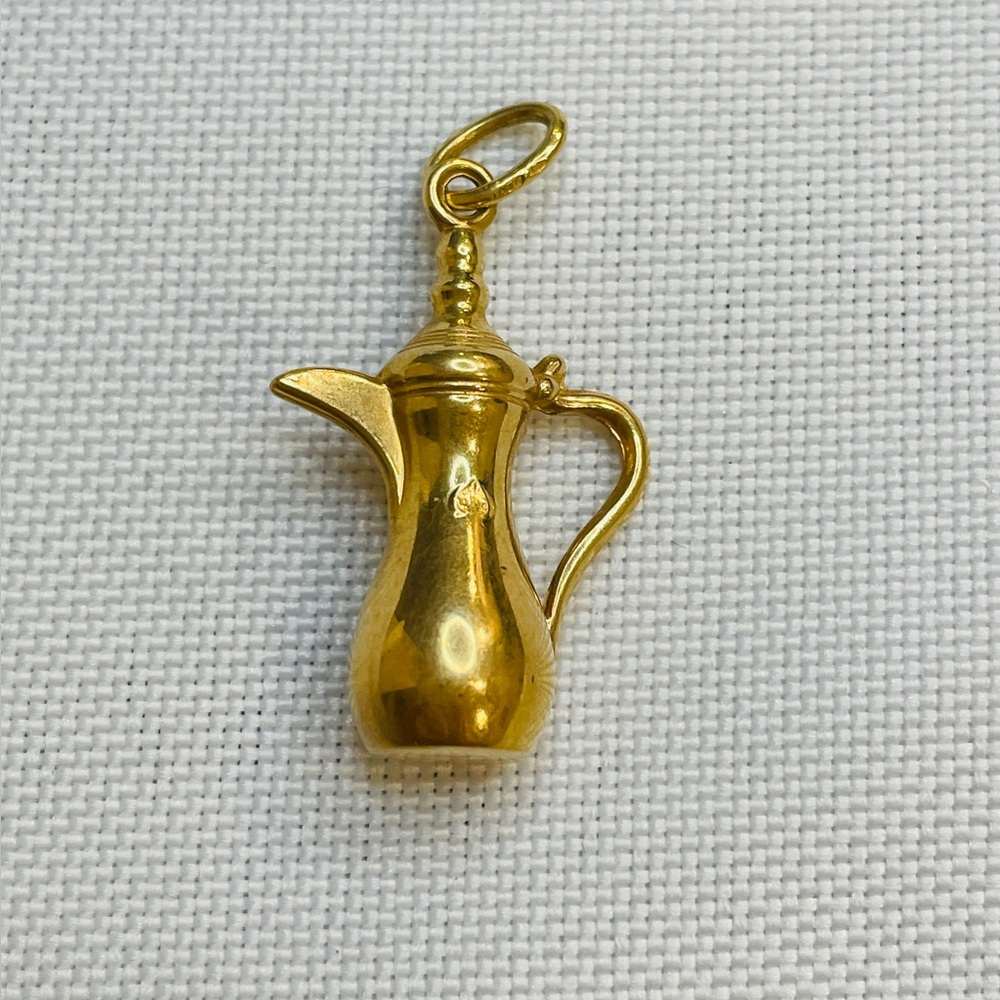 Vintage Solid 18K Yellow Gold Coffee Pot , Water Jug, Pitcher Pendant Charm